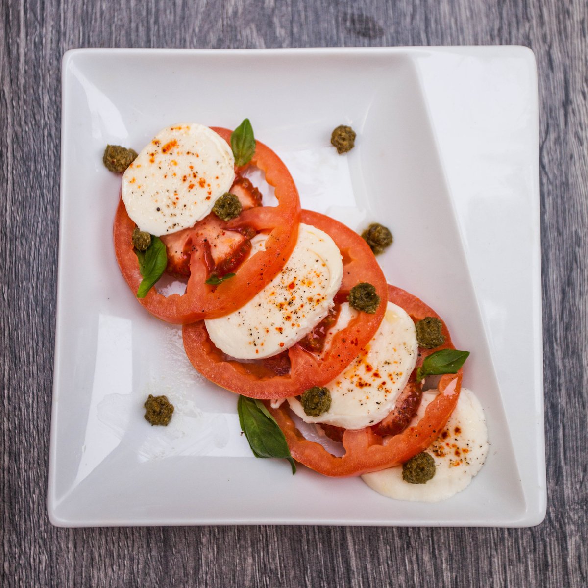 sherif_tr's tweet photo. #SaintValentin #Journéedesamoureux #amoureuxdelacuisine 
@laDefense @Epitech @ESILVparis  @Mairie17  
Tomates-mozza au pesto https://t.co/kn23ScGgtn