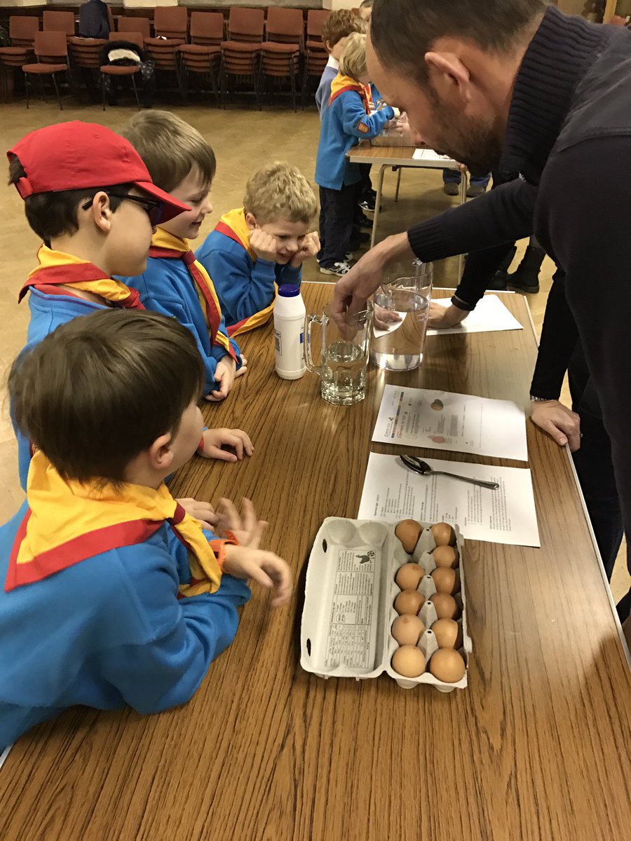 Maple beavers had a great night doing experiments last night - delighted to have so much parent support! #joinin #iscout