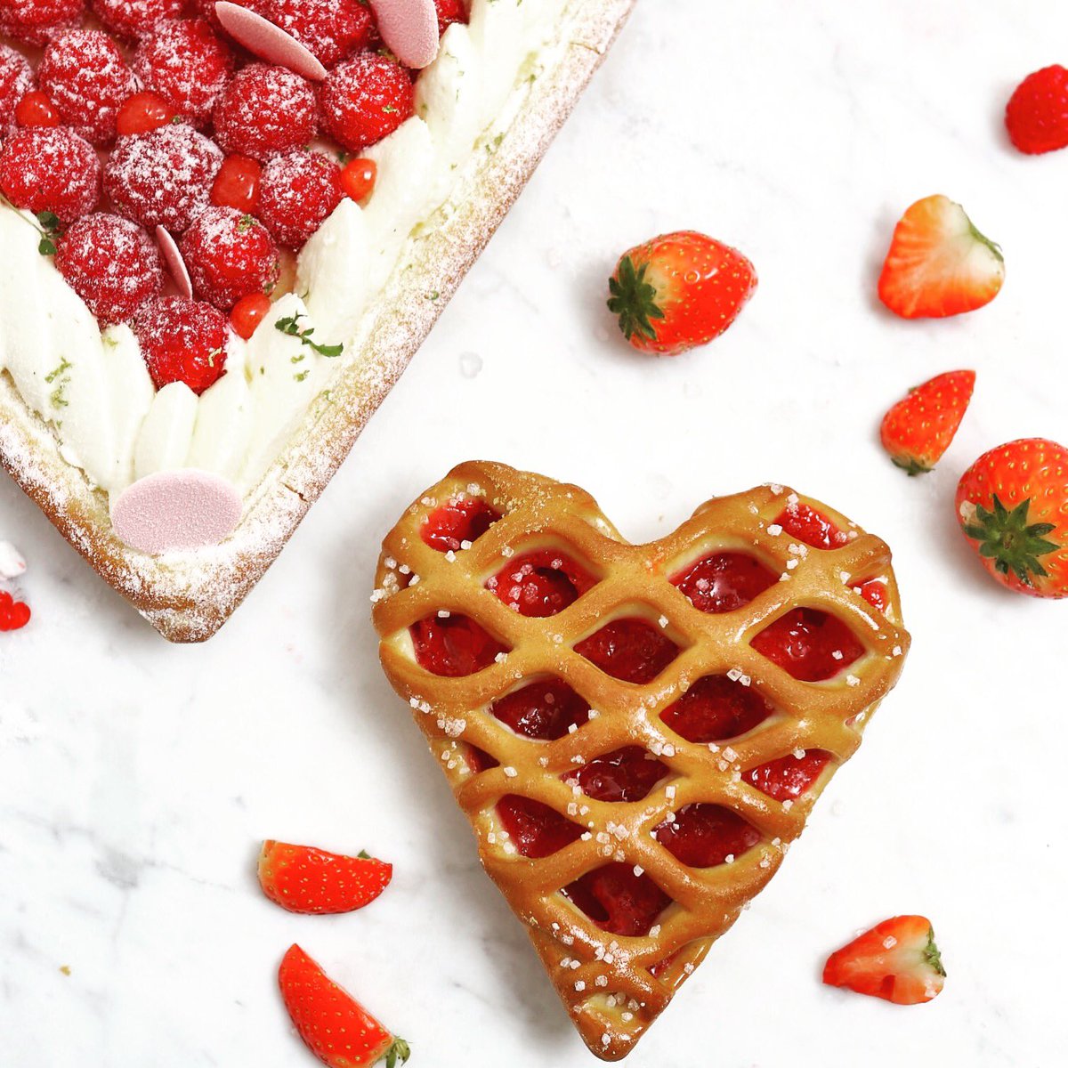 De dag van de liefde is natuurlijk niet compleet zonder deze heerlijke hartenvlaaitjes!❤ Fijne #Valentijnsdag!