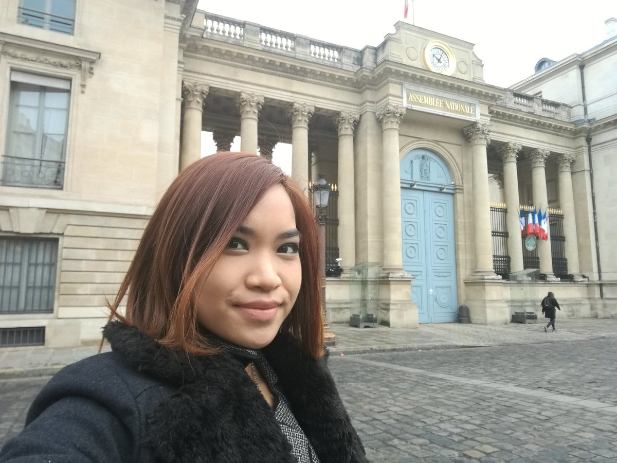 Kayane's tweet photo. A l'Assemblée Nationale pour parler jeux vidéo et Esport dans la Chaine Parlementaire 😊 https://t.co/JIyBblHPCK