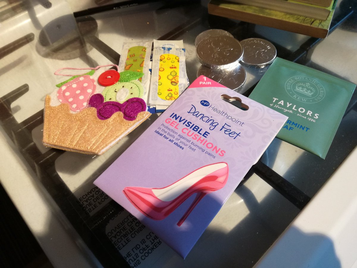 bexthebookninja's tweet photo. Amazing #Londonbookshopcrawl survival kit from @Crafty_Lass! Thankyou!!❤❤❤ #parcelsofjoy https://t.co/2cDsUemovu