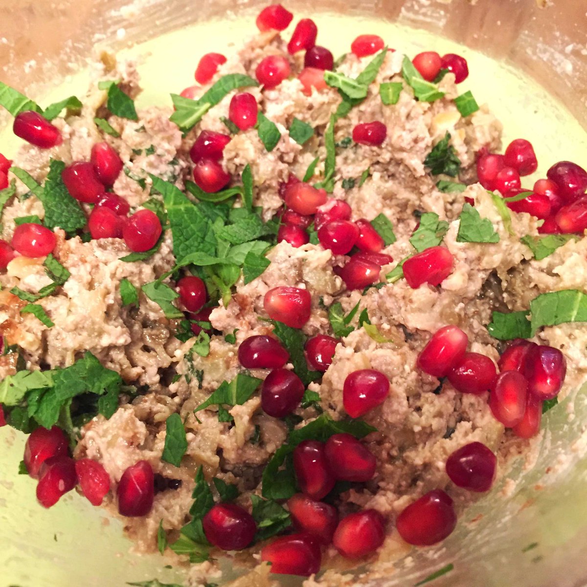 Keukenzusters's tweet photo. Uit De Perzische Keuken: heerlijke #aubergine-walnootdip! Lekker als voorafje, maar ook een mooi #lunchgerecht. https://t.co/V8H52PsNj6 https://t.co/TtKJCP8Oj2