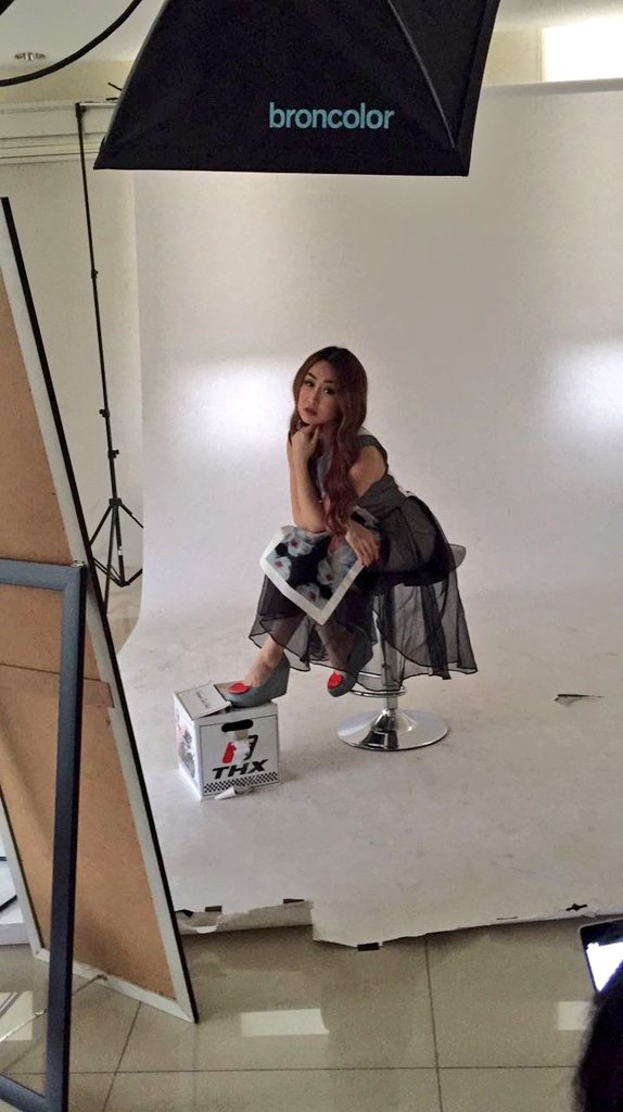 SonyMusicID's tweet image. #SonyBuzz Sneak peek photo shoot @JEPEofficial @ClarisaXFI @angelajuly_ di @bintangcomID #BacktoX