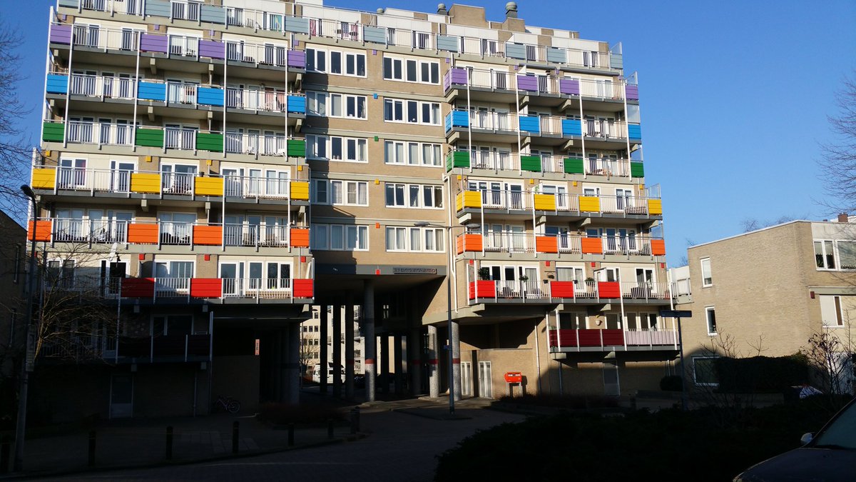 B_Visschedijk's tweet photo. In de @WijkBothoven #enschede met oa bezoek #pension #vredenberg #wijkagent #politie https://t.co/xggMSlFBiu
