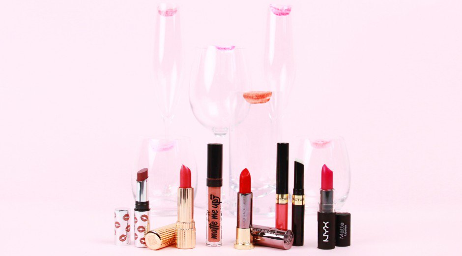 GlossyboxUK's tweet image. If 💋 is on the cards this eve, then these are the 10 longest lasting lipsticks we've come across. You're welcome: bit.ly/TW_LongLips