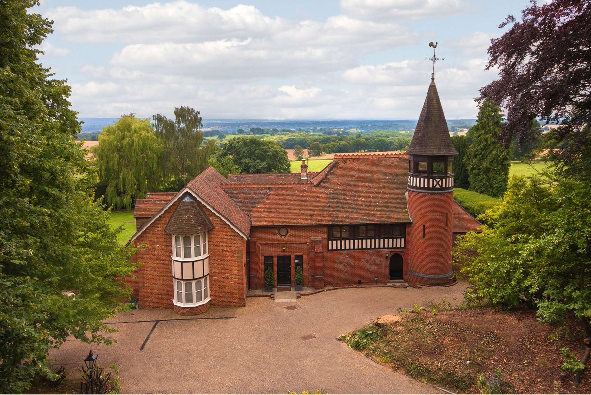 KFBasingstoke's tweet image. Buy your #lovenest today! Own a home in one of the most #romantic spots in #Hampshire &amp;amp; create your own fairytale bit.ly/2iAJlVW