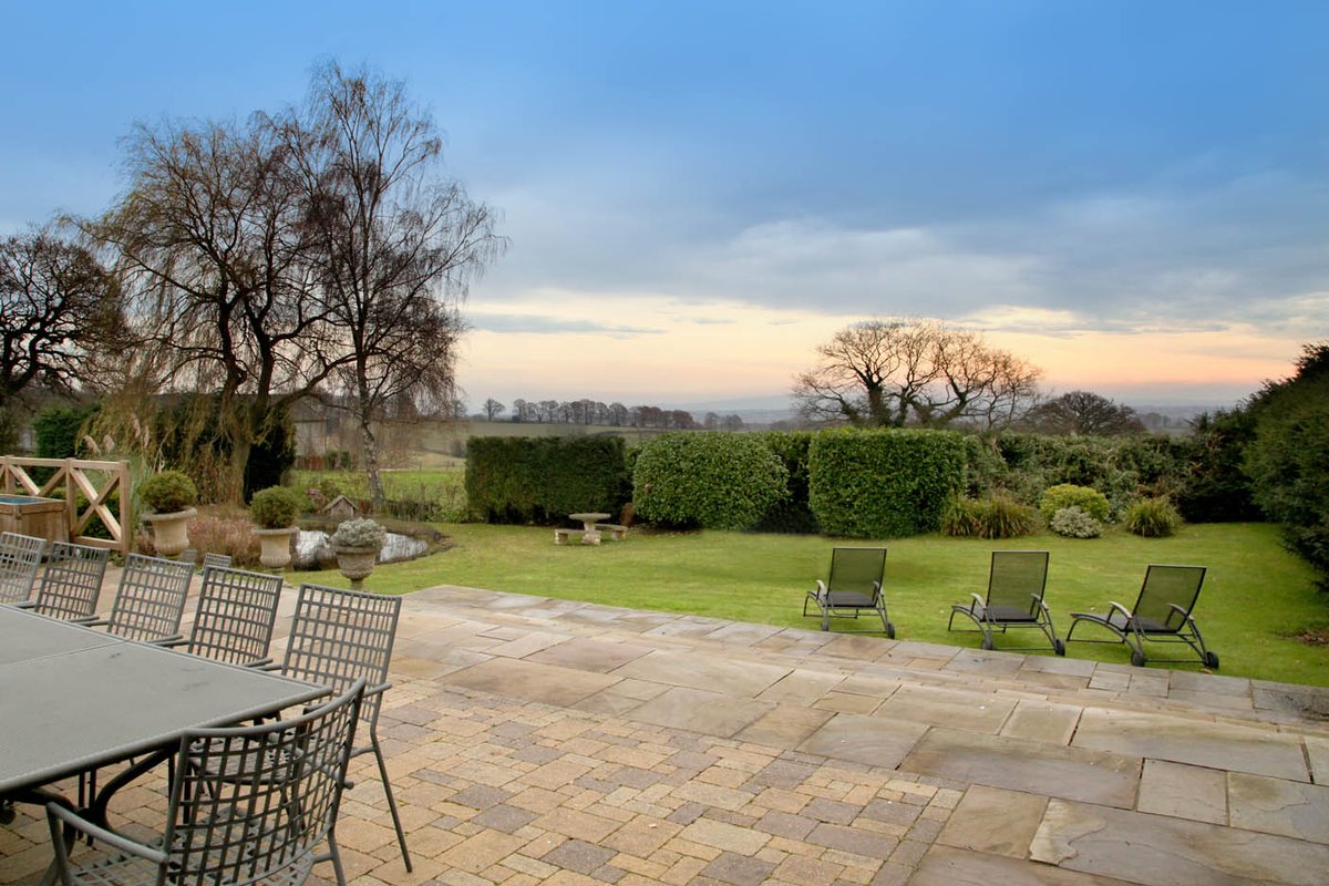 KFBasingstoke's tweet image. Buy your #lovenest today! Own a home in one of the most #romantic spots in #Hampshire &amp;amp; create your own fairytale bit.ly/2iAJlVW