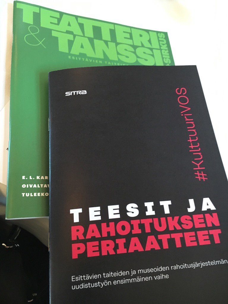 Teatteritanssi's tweet photo. Rahoitusuudistuksen etenemistä seuraamassa. #kulttuurivos https://t.co/ONQXSvadB7