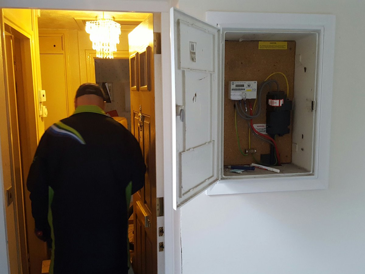 Today the SSE Engineers came to install Smart Meters for Gas and Electricity