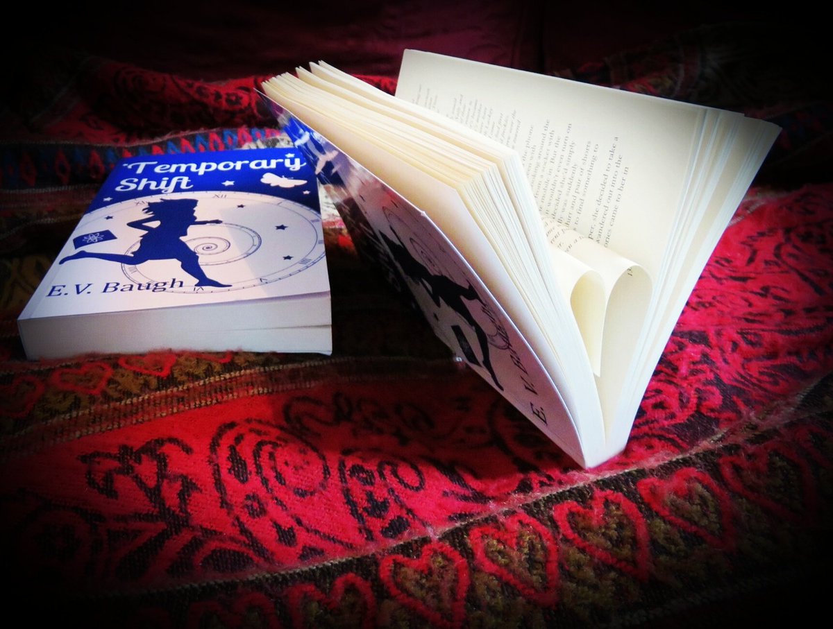 EVBaugh's tweet photo. Fall in L♡ve with a book this #valentines 😘 #booklovers #TemporaryShift #Romcom #scifi 📚 https://t.co/hypxLctRIy