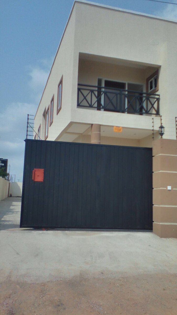 WindzorGh's tweet photo. 3 bedroom house with boy's quarters for sale at Burma hills. CALL/e-mail us @ +233207944-618/ 505058185/Akash@windzor-gh.com #callwindzornow https://t.co/FSMLyQOwM7