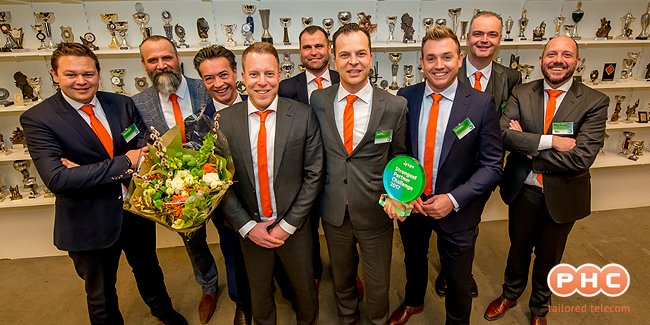 PHC_HQ's tweet photo. #PHC ontvangt #prijs voor Snelst Groeiende Partner bij de #KPN Strongest Partner Awards 2017: https://t.co/dMt8Y3eDya - #KPNFIT17 #trots https://t.co/qaEv6xekLd