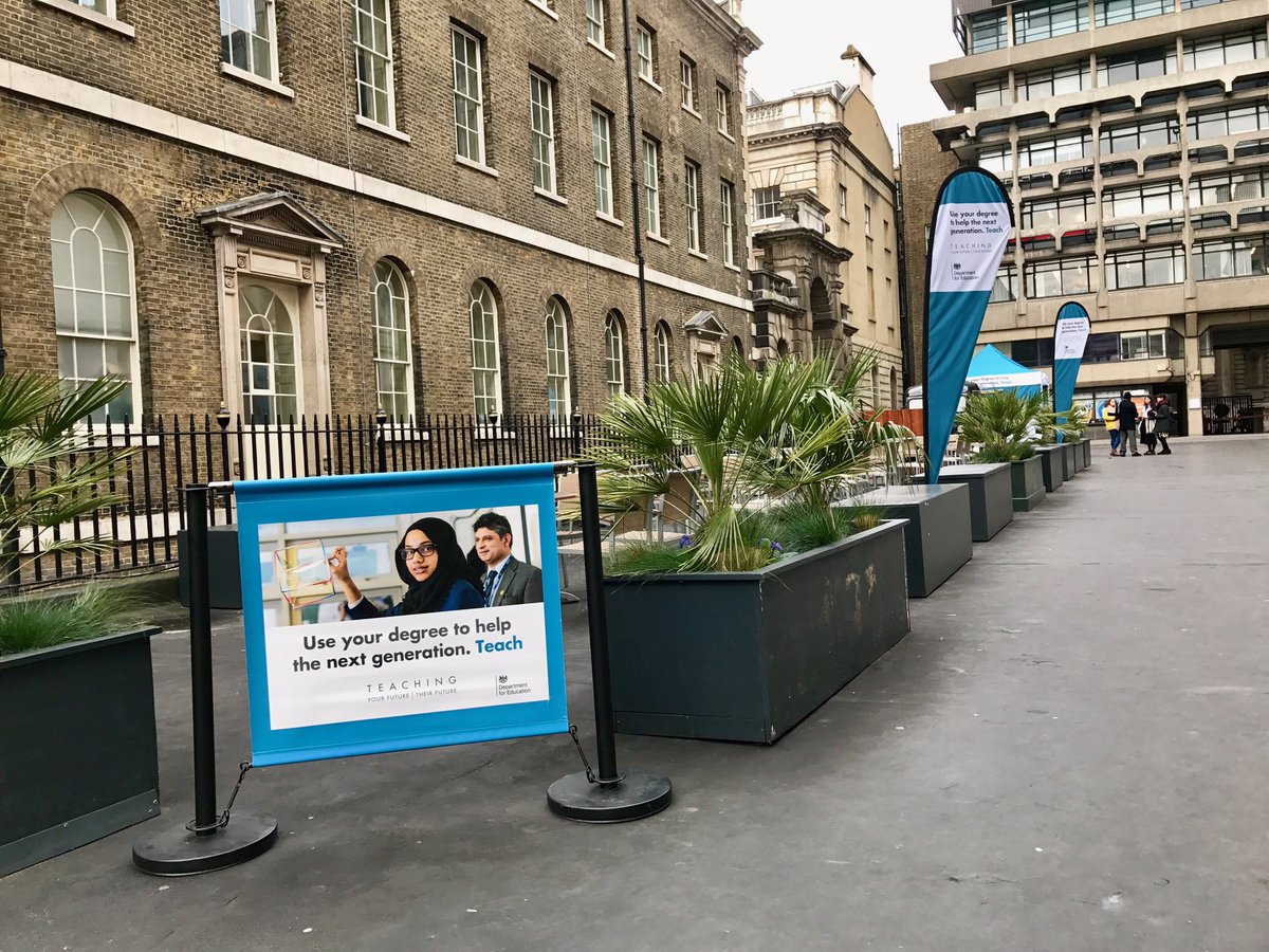 We are at Kings College London Strand Campus today. Come and speak to our experts about how to #getintoteaching <a href="/KingsCollegeLon/">King's College London</a>