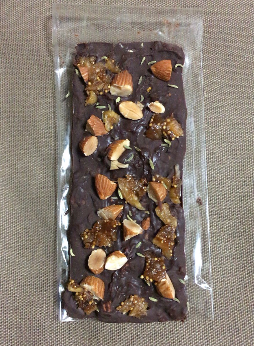 hide0840's tweet photo. 半分のつもりが、、、
#spicetree 3th anniversary special chocolate #cocosweets #spicetree https://t.co/JqKQlbATZ6
