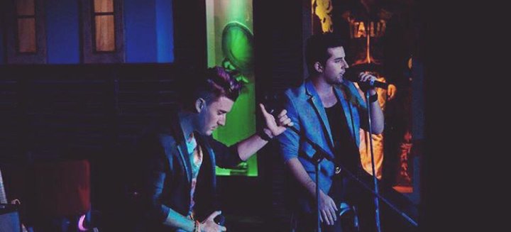 Feliz día del amor, de la amistad, del cariño ..de todas esas cosas que nos hacéis sentir aún estando lejos 💘⚘ @AvozOficial .