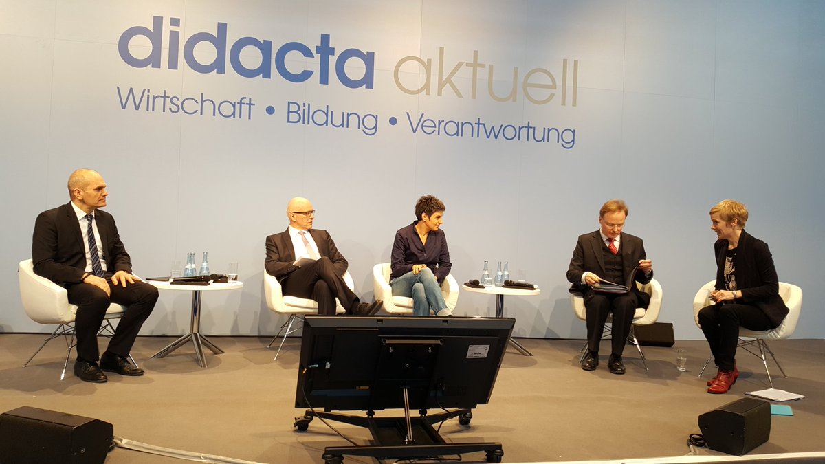werkstatt_bpb's tweet photo. Digitale #Revolution? Ja, nein, vielleicht. Podium beim Forum #didactaaktuell https://t.co/4j8zkAdTsb