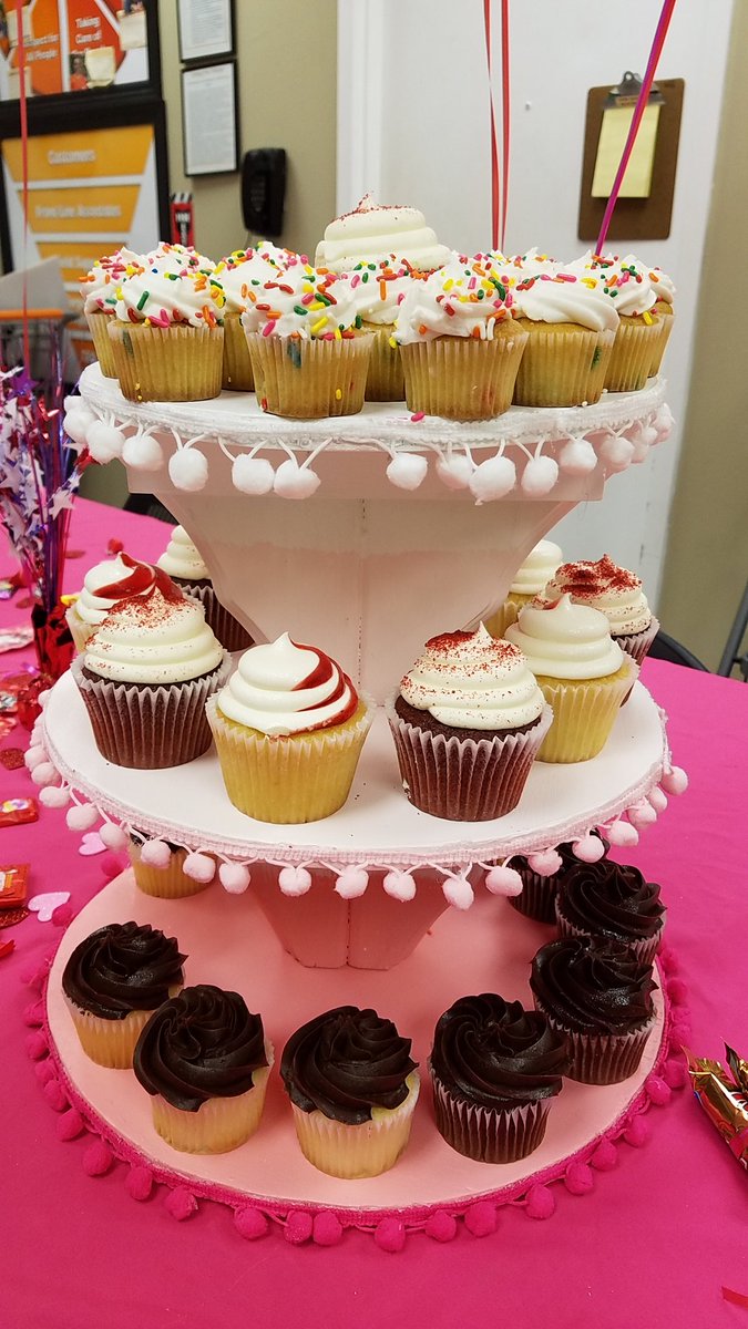 camillew0779's tweet photo. Showin' the love to 0779 associates! Lookit...DIH cupcake stand! Thanks Dawn &amp; Pat for your help setting up!
@kbcarnes #trendingorange https://t.co/6SIvwVDBEv