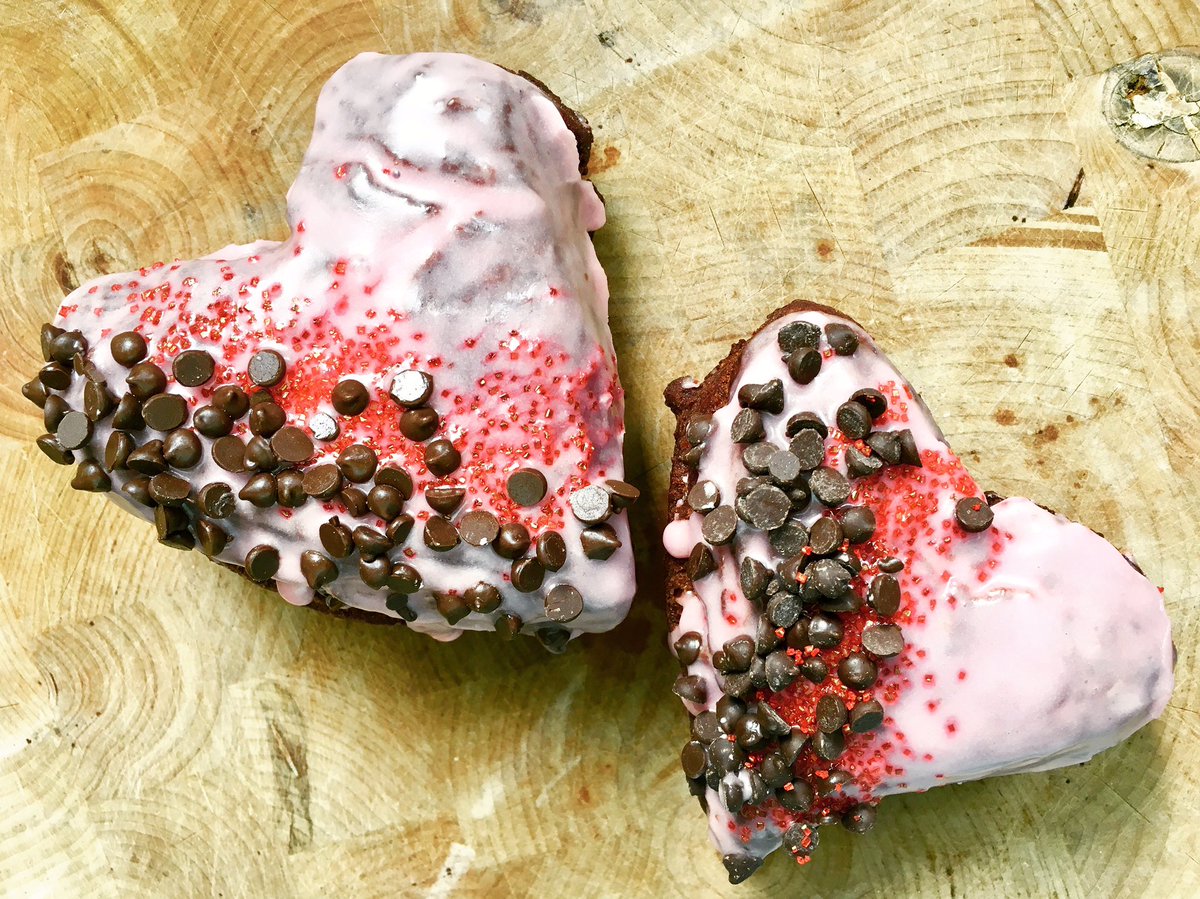 Notre équipe vous souhaite une bonne Saint-Valentin! 
❤️💛💚💙💜
Happy Valentines Day from all of us with the urban element team at SPU!