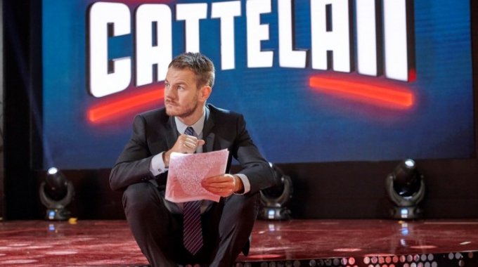 LoSpettacolo's tweet photo. @EPCCattelan: in onda dal 16 febbraio con una formula tutta nuova!!! Scopri l'#ospite della prima puntata!! #epcc https://t.co/seDCQLdryJ https://t.co/axCoB70NUZ