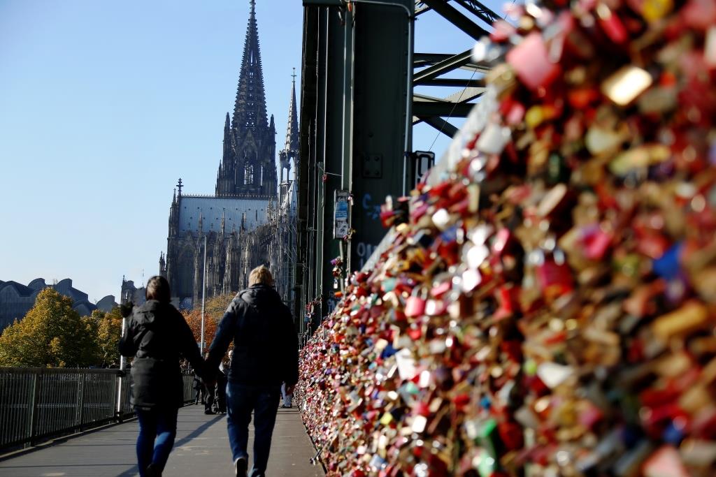 CityNEWS Köln (@citynews_koeln) on Twitter photo <a href="/CityNEWS_Koeln/">CityNEWS Köln</a> ist (nicht nur heute) komplett "Köln-verliebt" ❤️ Genießt den #Valentinstag: bit.ly/ValentinstagKo… 😍 👨❤️💋👨 #valentines <a href="/CityNEWS_Koeln/">CityNEWS Köln</a> ist (nicht nur heute) komplett "Köln-verliebt" ❤️ Genießt den #Valentinstag: bit.ly/ValentinstagKo… 😍 👨❤️💋👨 #valentines