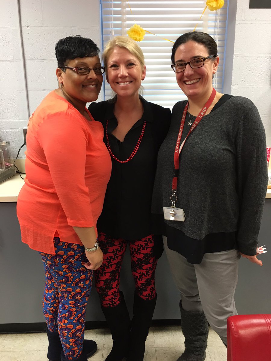 missyfanshaw's tweet photo. We have the best PTA!! Thanks for spoiling us on Valentines 💝Day! @RodgersForgeES 💕❤️💘 https://t.co/MlhII8vkgR