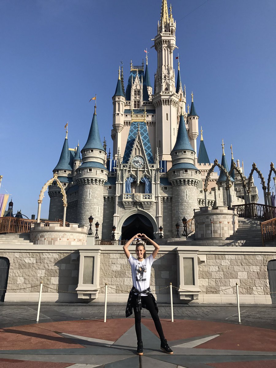 bohnes's tweet photo. my girl had a hard week so i kidnapped her and flew her to disney world. https://t.co/NOYq5rvtCO
