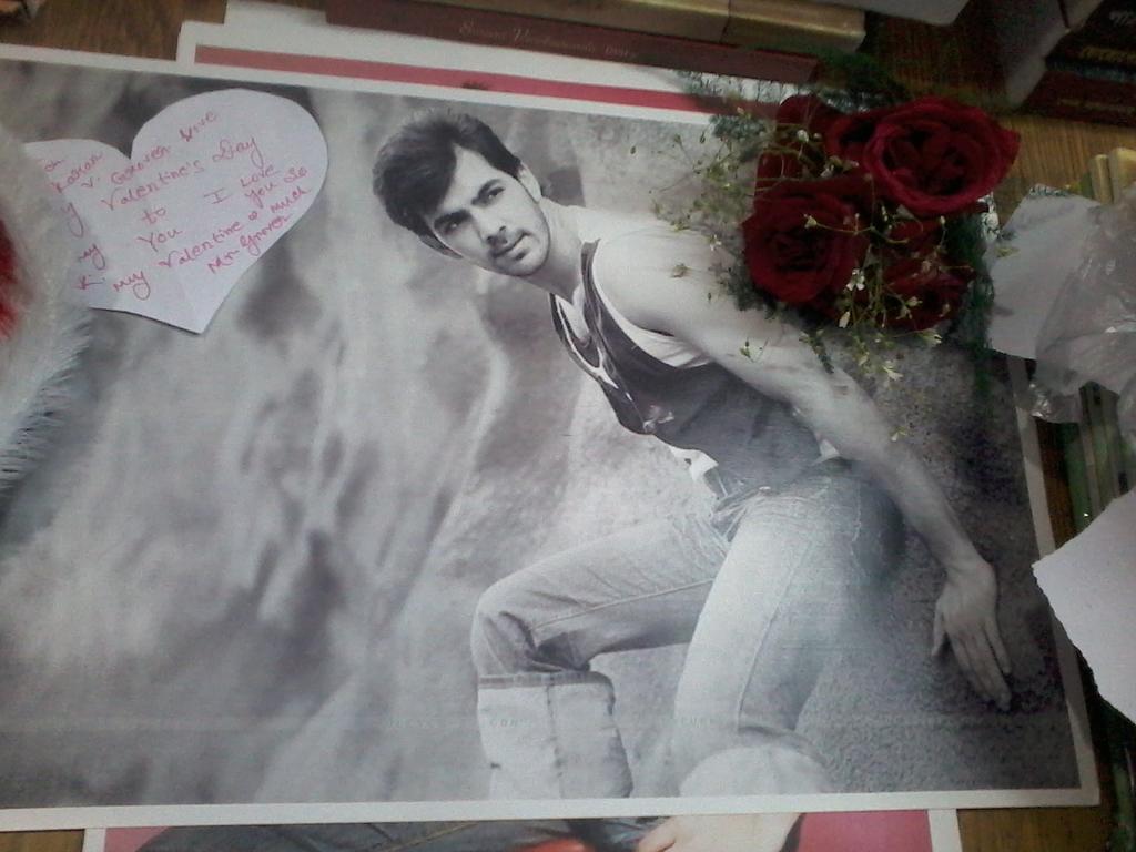 dGrovergirl's tweet photo. @karanvgrover22 Happy Valentine's Day !♥ https://t.co/itIbxTxgzt