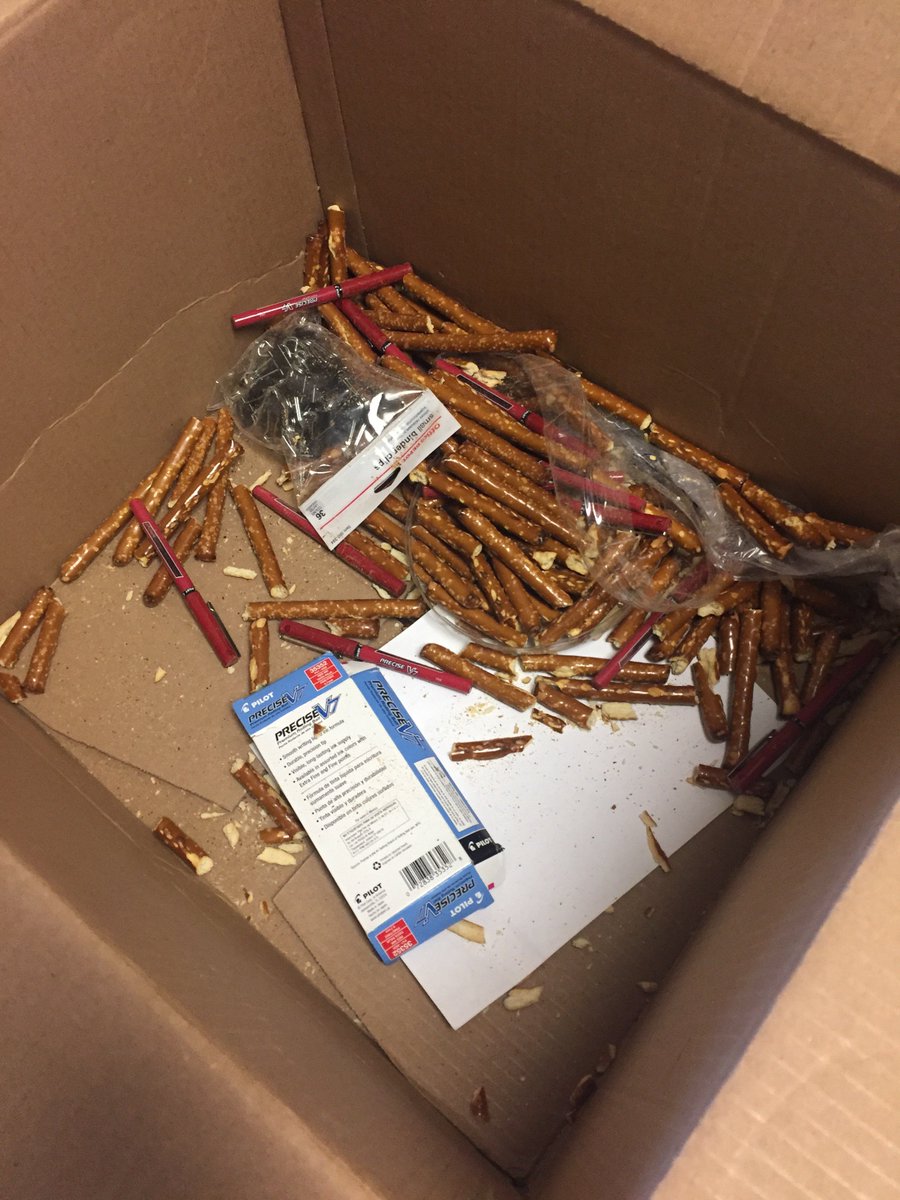 JessicaDanto's tweet photo. This is how OfficeMax delivers 😡 #officemax #officedepot @officedepot https://t.co/jKfbqpQFeM