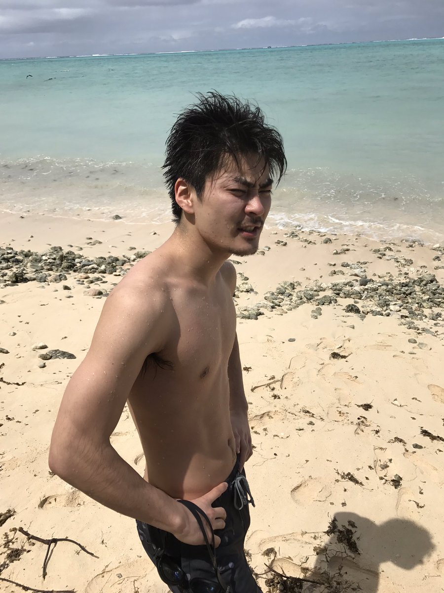 YUEMURA1224's tweet photo. 昨日グアム初日の夜に気づいたことは充電器に加えて歯ブラシも忘れてたってこと
ほんま旅行初心者すぎ。
考えてみれば家出る時頭の中に財布とパスポートとパンツしかなかったもんなー
あ、グアムめちゃめちゃ楽しいです
あ、グアムいてる間に成績きて単位落としてたら留年です https://t.co/yCJti68wtn