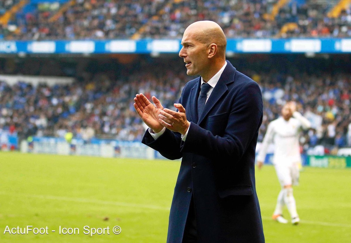ActuFoot_'s tweet photo. Zidane : "Le Real sera toujours favori dans en Ligue des Champions. Cela dit, cet écusson ne te garantit pas de gagner. Il faut se battre." https://t.co/EBQmY5367r