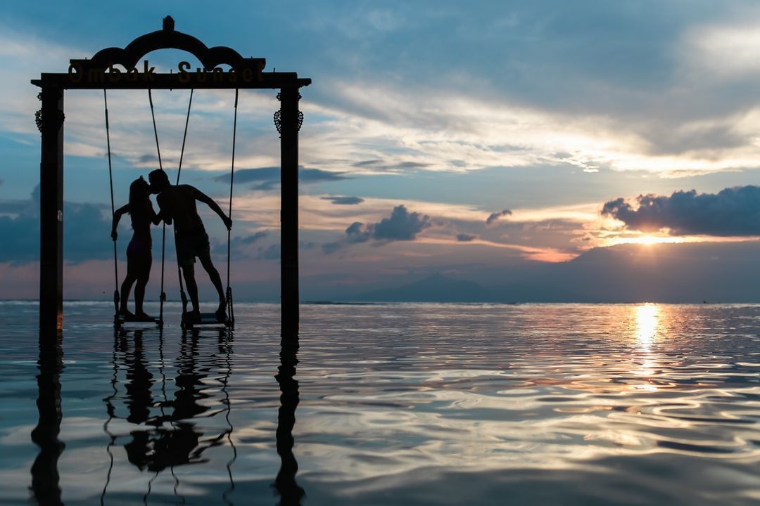 aksmithbook's tweet photo. Discover the truth in 2017 #adeepthing https://t.co/S0hf1vjtYx What was her husband hiding in the jungles of Mexico? https://t.co/eNeyXC44Dg