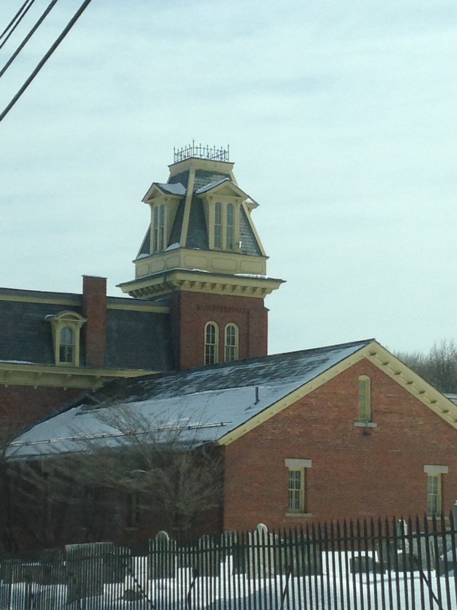 rorishapiro1's tweet photo. #historicbuilding #architecture #oldburialground #historicCT #oldjail https://t.co/HfHcm8oyGK