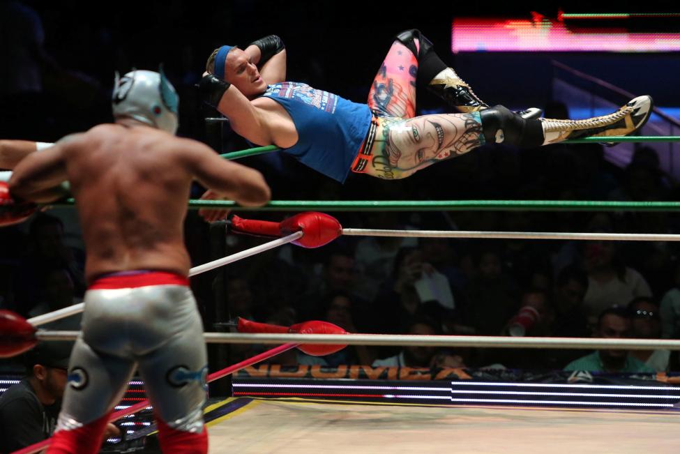 EbrahimHeidari's tweet image. سم آدونیس
کشتی گیری که با لباس و پرچم ترامپ مسابقه می دهد
عکسهای ادگارد گریدو
.
#EdgardGarrido #SamAdonis