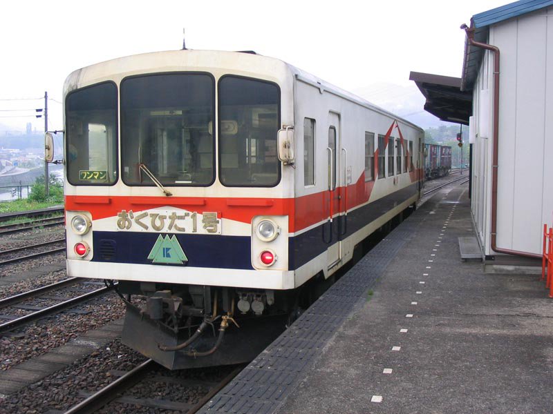 神岡鉄道の廃止から11年になる今年、「おくひだ号」が再び本線上を