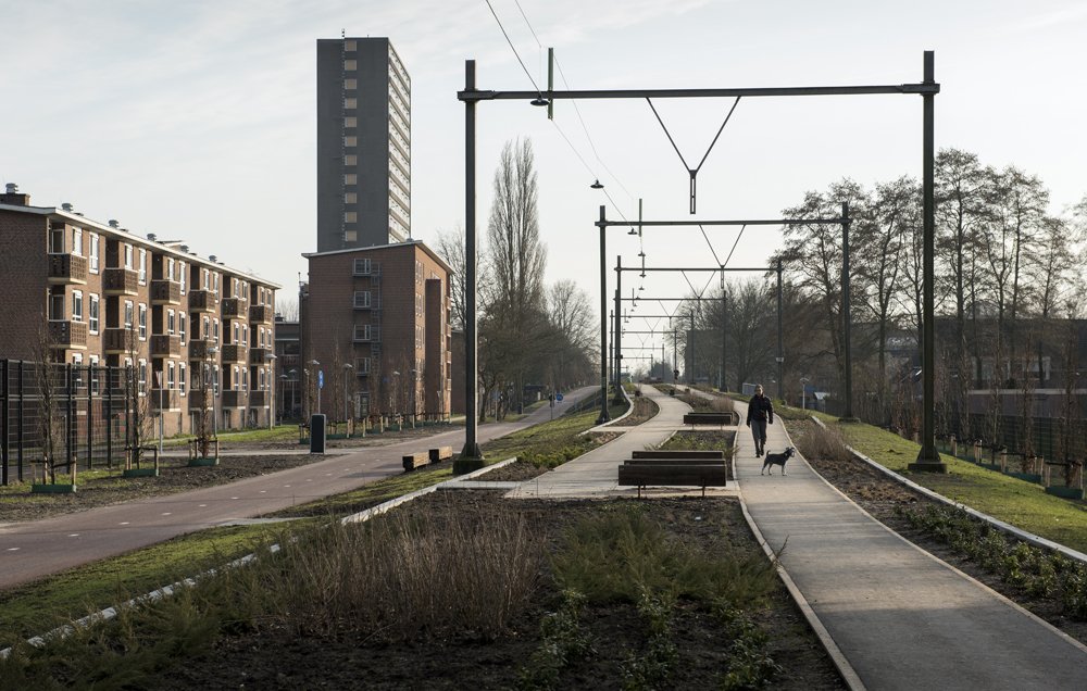 BhMFotografie's tweet photo. Park Oosterspoorbaan in Utrecht: oude spoorverbinding wordt nieuw park. Een bijzonder initiatief van buurtbewoners https://t.co/gRCHw46rOZ https://t.co/12EnmNzZyg