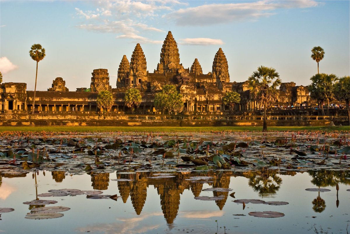 AsiaTrips_EN's tweet photo. Countless temple ruins testify to its former glory, the most notable of which are the spectacular scenes at Angkor Wat @AsiaTrips_EN https://t.co/qexhr06IAb