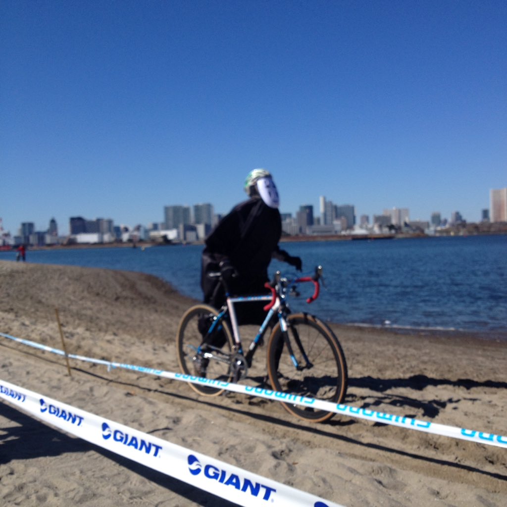 Johnny_ZINOGRE's tweet photo. お台場シクロクロス二日目のエンデューロは今年もコスプレ大会でした
#cxtokyo2017
#エンデューロ
#アグレッシブカオナシ https://t.co/8MZUlUcxOK