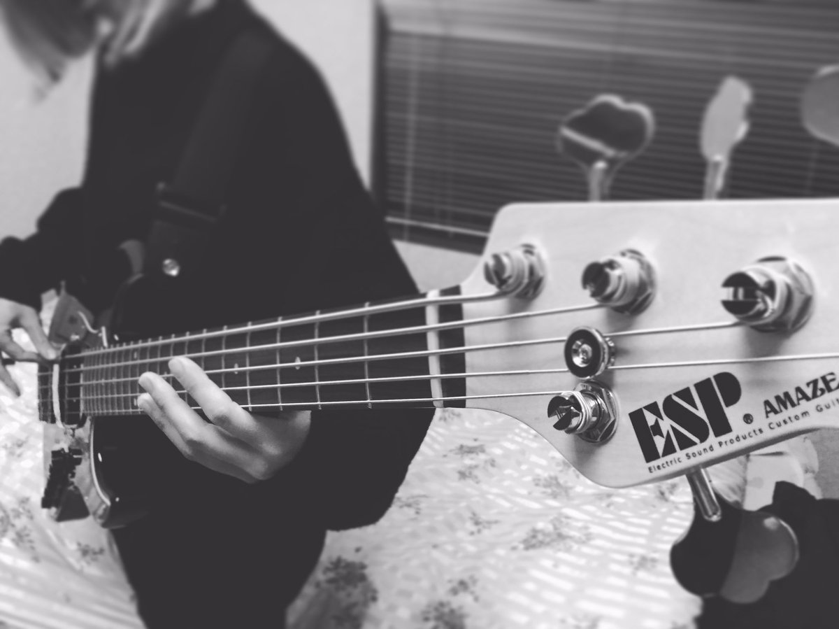 LeaveouttheAll's tweet photo. We got a new weapon💥
#bass #300000 #5strings #new #instrumental #ESP #東京 #sound #music #musician #band #rockband #cool #activebass https://t.co/u8pg5nlwHZ