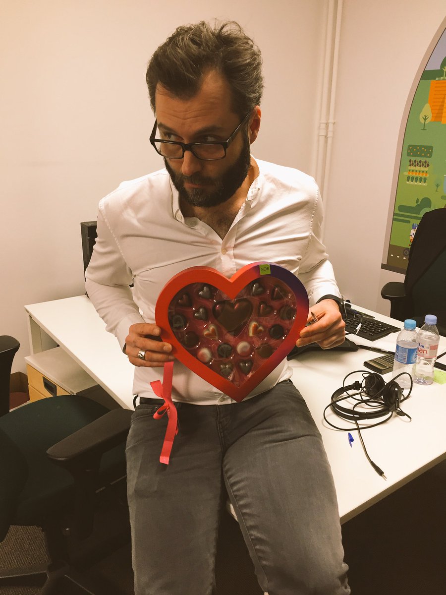 AlineLeHir's tweet photo. Il n'y a plus qu'un garçon au marketing, mais il assure ! Merci Louis ! #insideGF #ValentinesDay https://t.co/gGKNLx487V