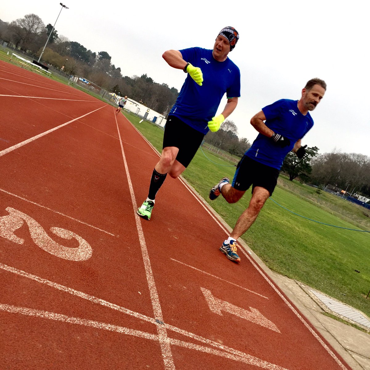 Ianhowardphotos's tweet photo. @BigdaveDavid looking to see what time the reverse pyramid track was gonna end 🏃🏻😵😵😵. @Koachkelly68 @stevehayesarter #nopuke @UKRunChat https://t.co/rcz0vkcDIe