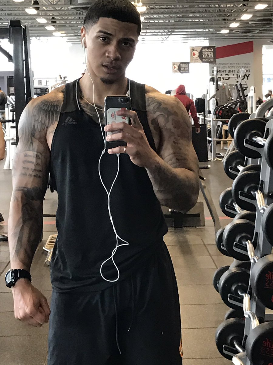 timothy_lltj's tweet photo. 2017 is the year to stop half assing. Go out there and get what you want #mood #iwontlose #thetjeffect https://t.co/zFlrftIRmM