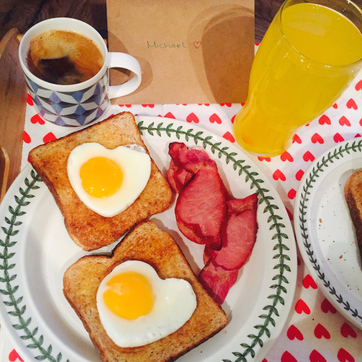 Gillblake's tweet photo. This is my favourite day of the year! #lovelove #loveday #breakfastinbed 😍😘💋 https://t.co/PxHGWsetua