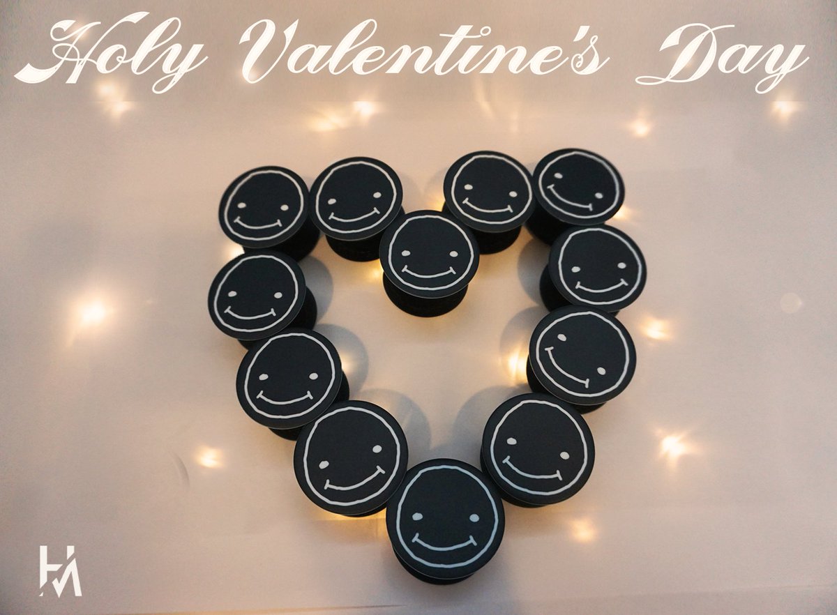 HOLYMESH's tweet photo. Unser Valentinstagsgeschenk an Euch 💕  
Wir verlosen 1 SCHWARZES POPSOCKET
Teilnahme:
Bild retweeten 
HOLYMESH folgen  
Liebsten markieren https://t.co/bGmJmwB4DJ