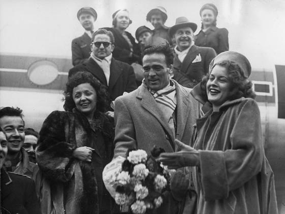 Mujerhoy's tweet photo. Tres de las cartas de amor más bellas de la historia https://t.co/JObOORxFAL https://t.co/rZHG31L2NA