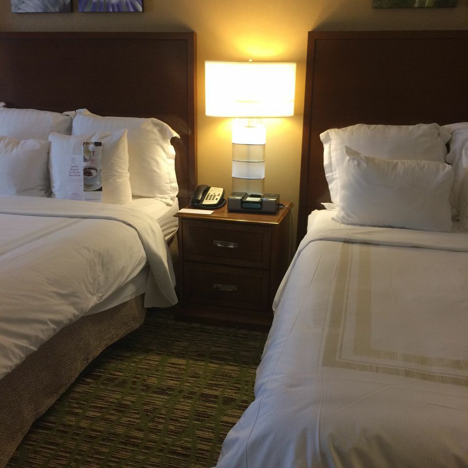 MarriottAlpha's tweet photo. It's easy to get a full night's sleep with a bed this comfortable. #MarriottAlpha https://t.co/VpiQ0ecP9Z