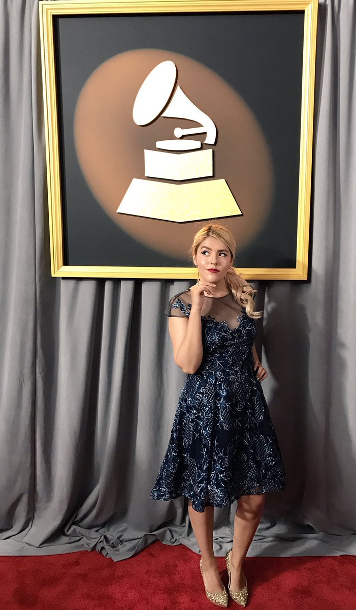 PPteamlessslie's tweet photo. Pasar momentos increíbles #PolinesiosEnLosGrammy https://t.co/y2qzQdFa8A