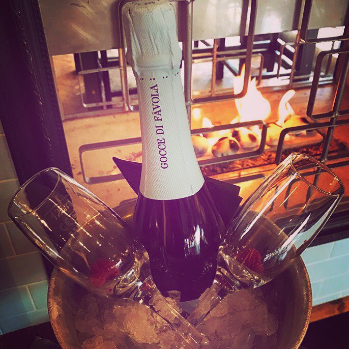 Happy #Valentines Day 💝 Flash this code 937-159-495-107 to enjoy 50% off bottles of wine &amp; fizz! T&amp;Cs apply