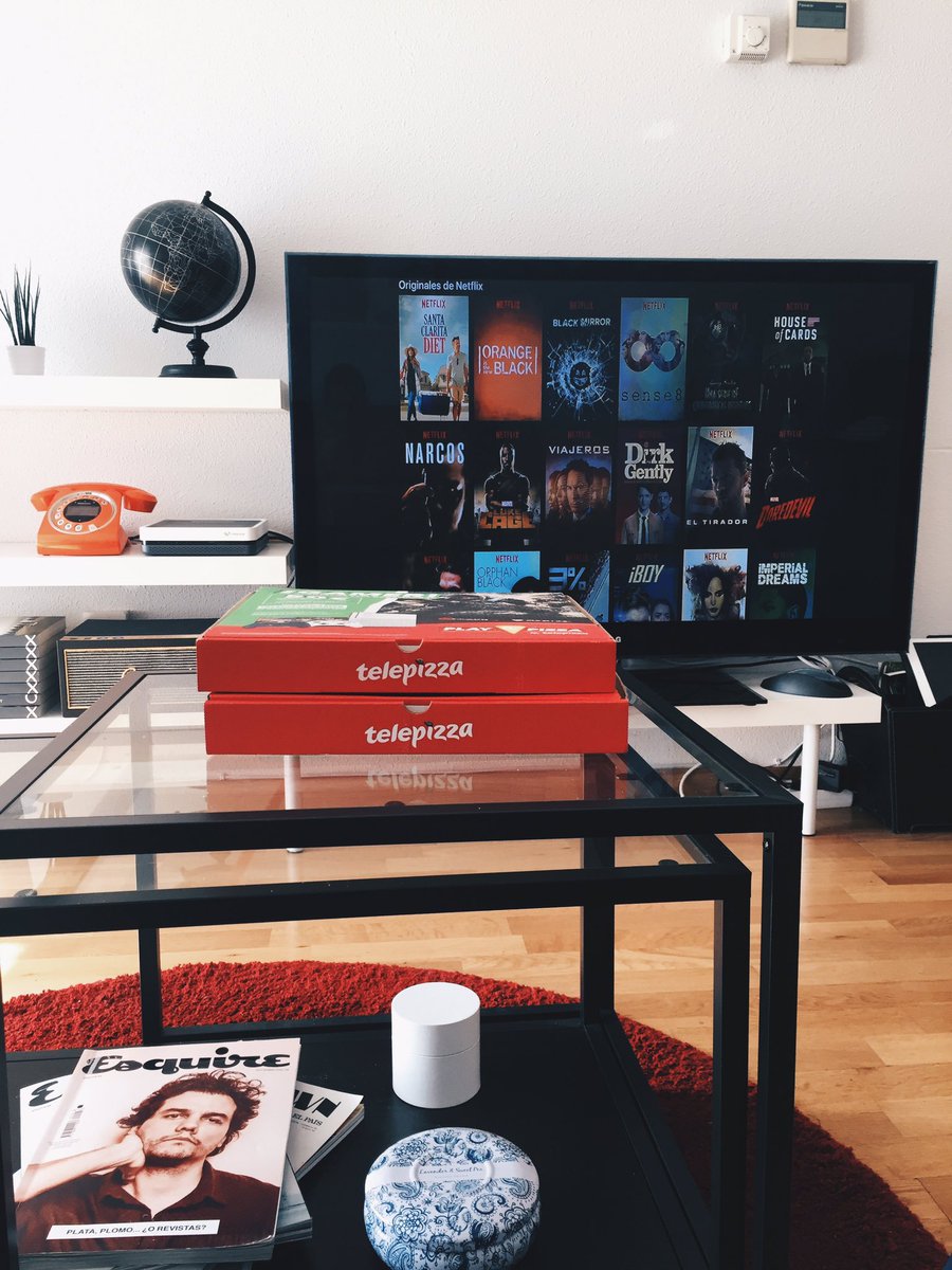 iDavidArroyo's tweet photo. Feliz día de san Valentín cariño @NetflixES ❤ https://t.co/idFiTHARQ1