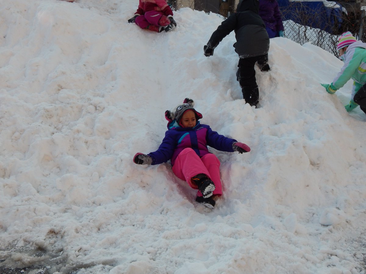 fsstechgps's tweet photo. Federal Street Students enjoying some fun in the snow at morning recess!  @nanput1 @Super_GPS https://t.co/QuqqYsho7B