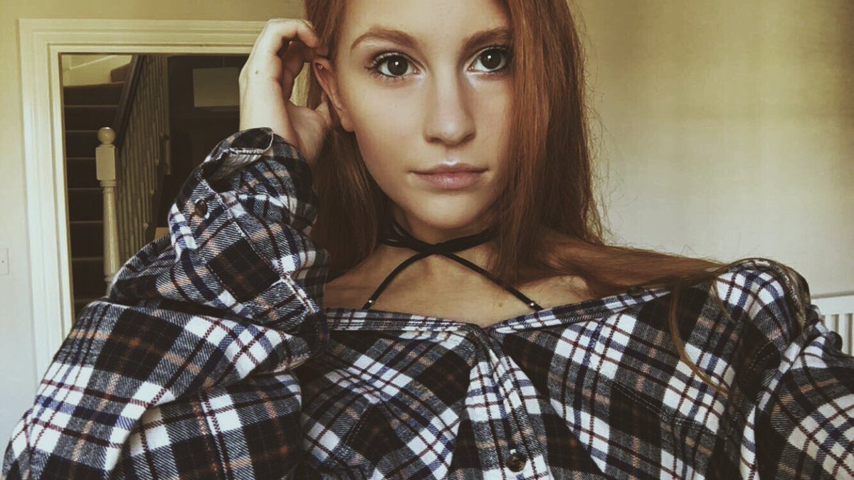 turntdais's tweet photo. happy valentuesday 🌈♥️ #TuesdaySelfie https://t.co/WBRe4PLi5Z